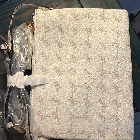 NWT Nicole Miller New York White Crossbody Zip Top Handbag w/ Coin Purse - Picture 3 of 4